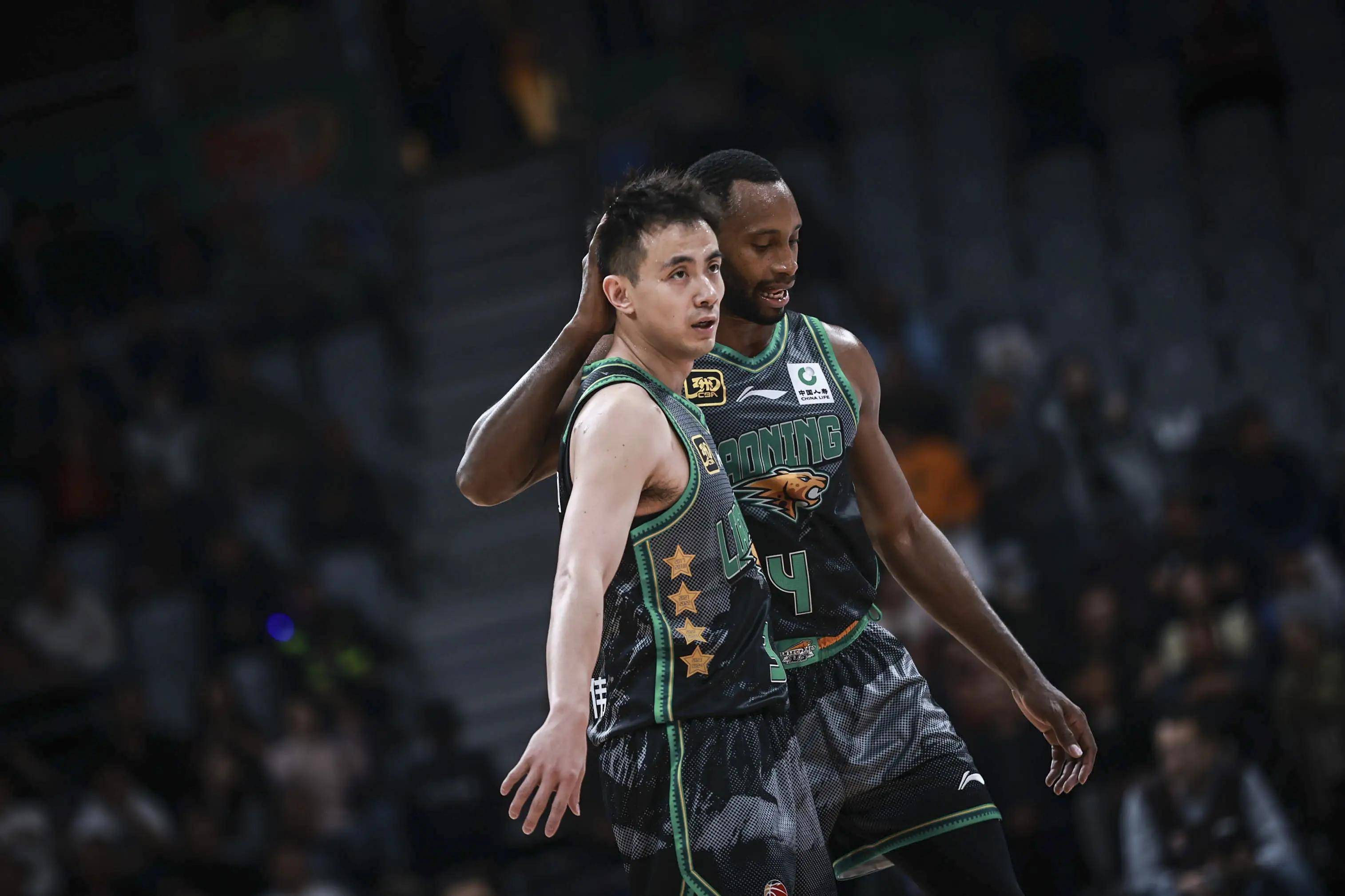 弗格32分辽宁终结上海16连胜江苏不敌新疆