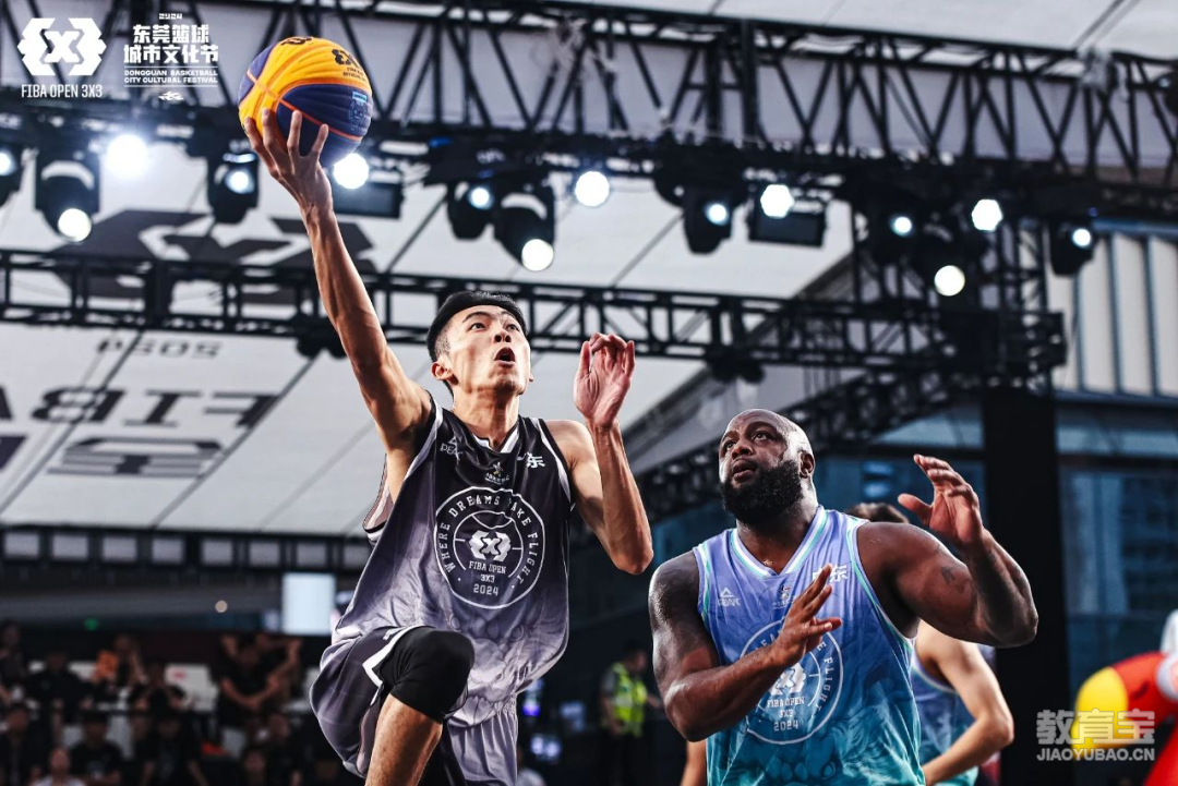 爱游戏体育-包含FIBA三篮官方晒精彩瞬间：这里是禁飞区，吴星锐献上空中封盖的词条