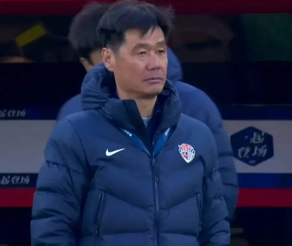 爱游戏体育-海牛后防送大礼，三镇2-0拼下保级战，李霄鹏苦笑一只脚踏入中甲的简单介绍