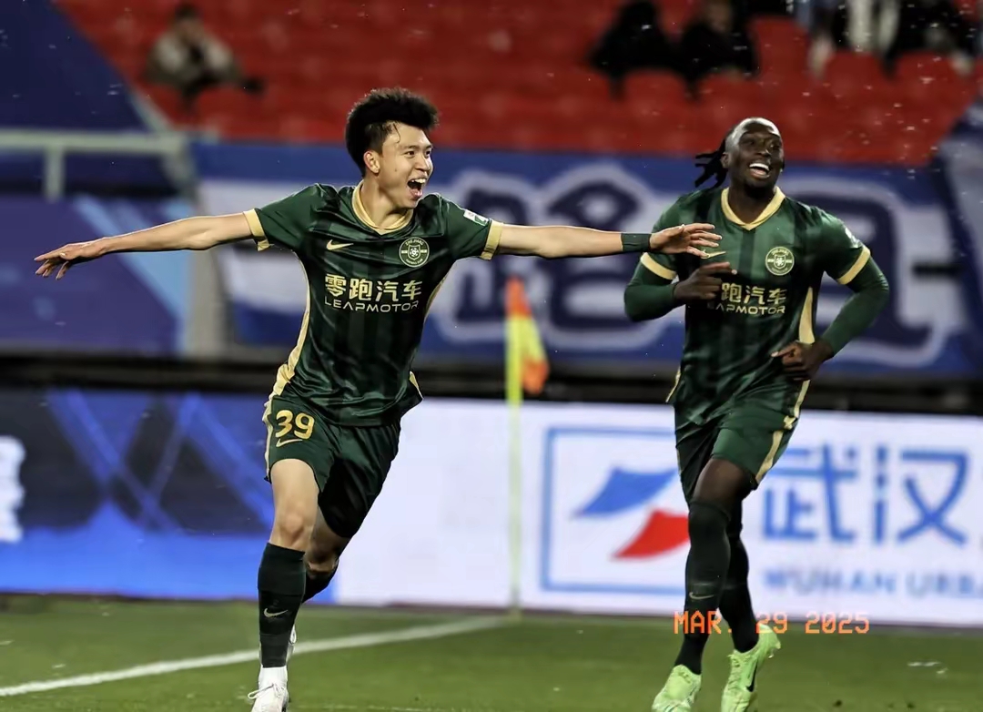 爱游戏体育-包含武汉三镇0-4不敌浙江队的词条