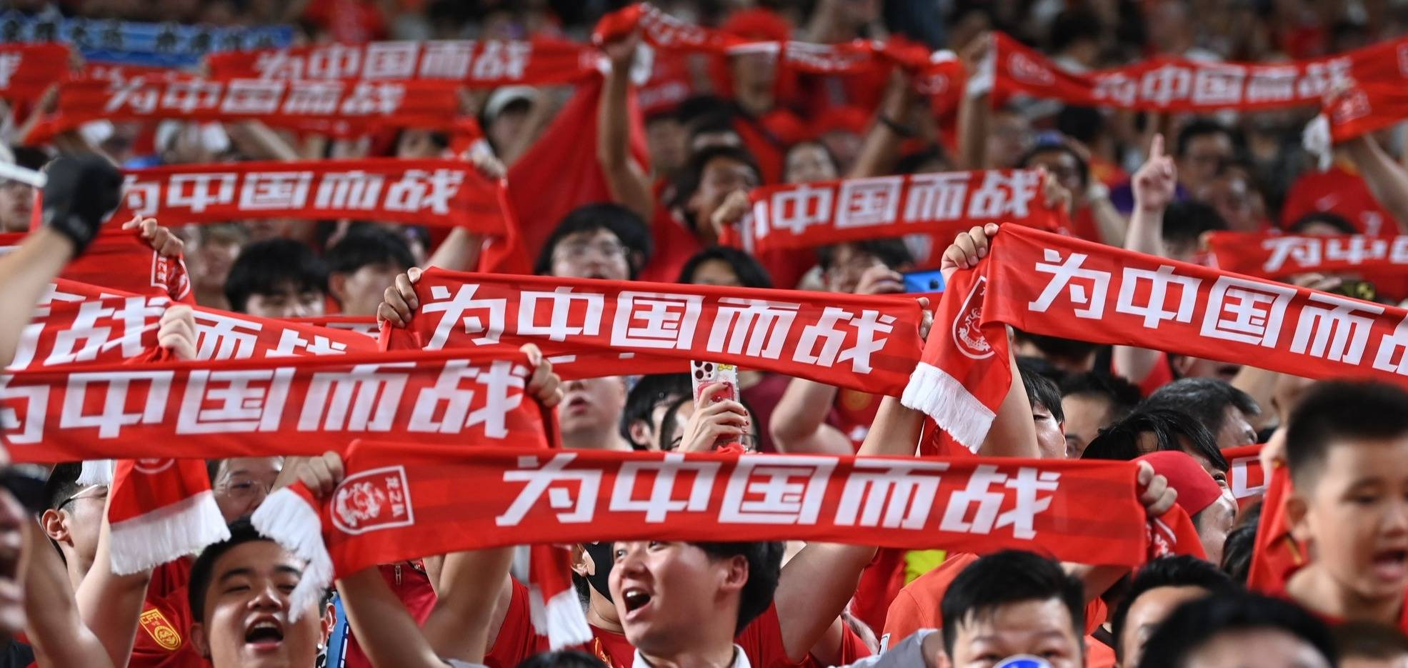 国家队团结一致，斗志昂扬笑傲群雄的简单介绍